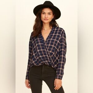 🏷️ 5 for $25 - HOLLISTER Faux Wrap Top